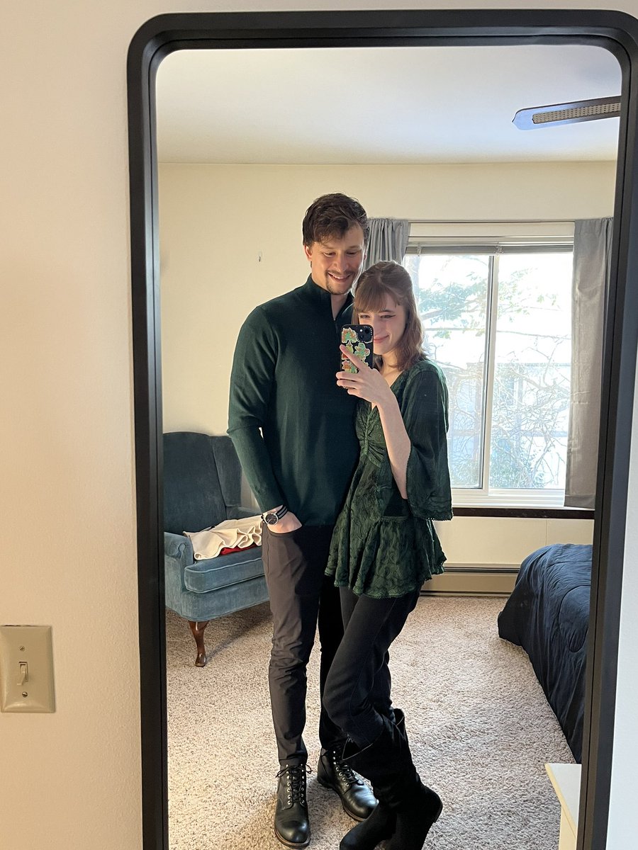 thislilalien's tweet image. 🥰