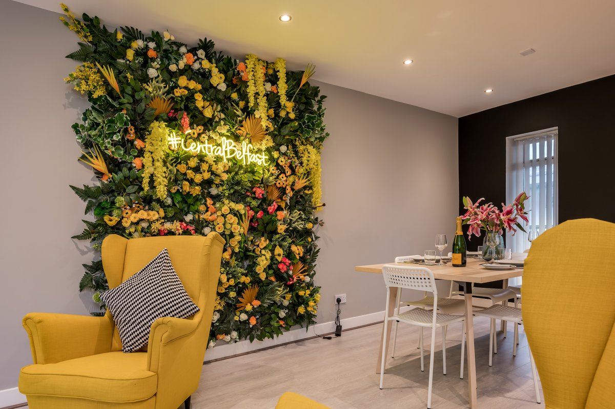 ⭐Deluxe Citygate Apartment⭐

✅Amazing 2 bedroom, 2 bathroom apartment
✅Sleeps 6
✅Unbeatable location
✅Secure underground car parking
✅High Speed WiFi
✅Free Netflix

See the rest of the photos and rates here bit.ly/2PyXNPt