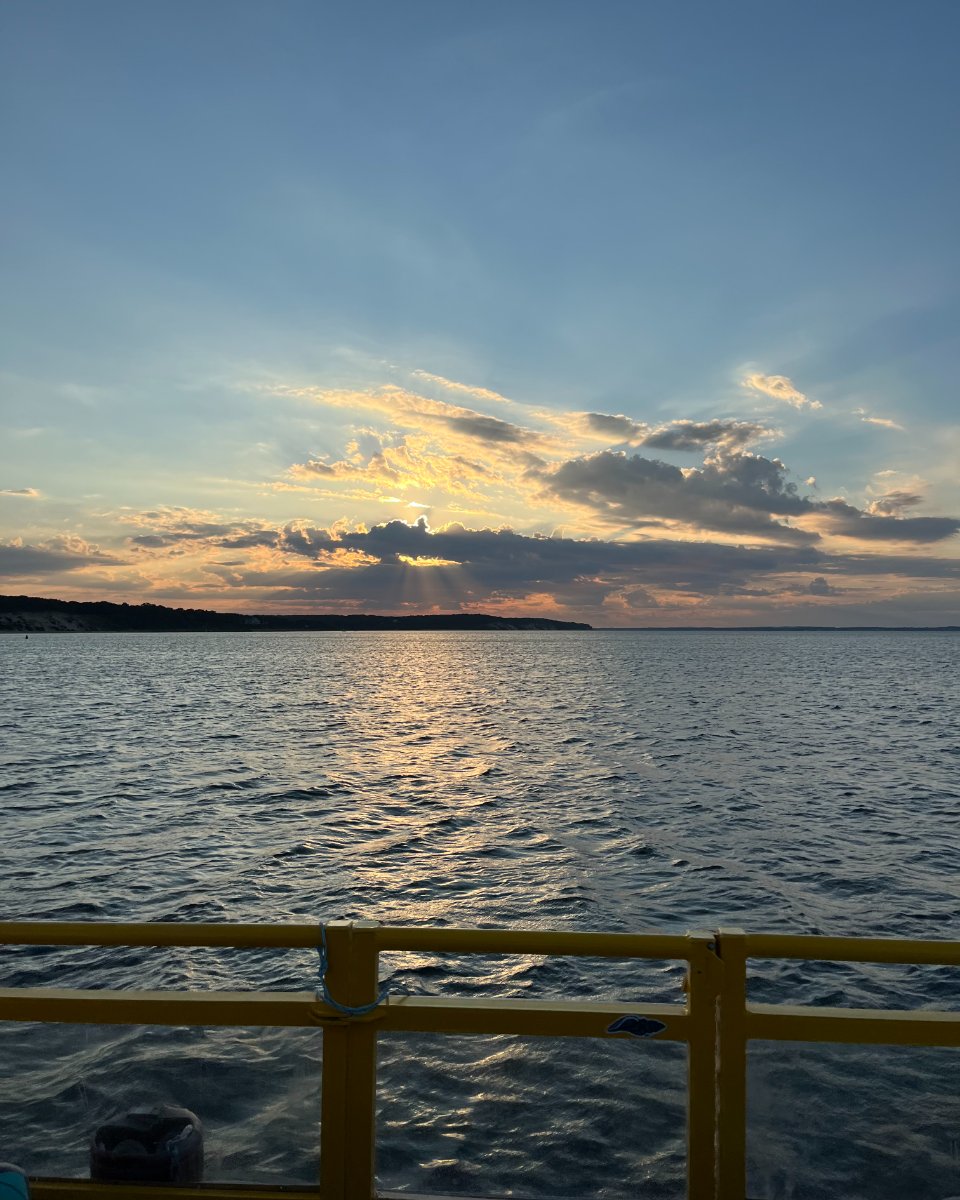 Hamptiki_SH's tweet photo. We might be a little biased, but we're pretty sure life is just better on the water! Looking forward to all the adventures the new year will bring with our community. #Hamptiki #PontoonBoat #BoatTours #LongIsland  #BacheloretteParty #BachelorParty #FamilyVacation #TikiBoat https://t.co/UY7yIze6o1