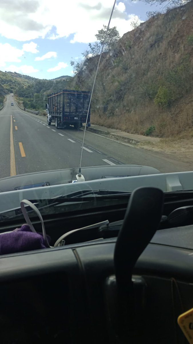 Km 215-400 de la 135-D de sur a norte un 10 morenas con falla mecánica <a href="/CAPUFE/">CAPUFE</a> @CNAC_GN <a href="/Halconnocturno9/">Halconnocturno540@gmail.com</a> <a href="/Thermokineros/">Thermokineros De ❤ corazón Oficial</a> <a href="/Salvado41069677/">Salvador Garcia Santiago</a> <a href="/FabianM64384913/">Fabian Miranda</a>