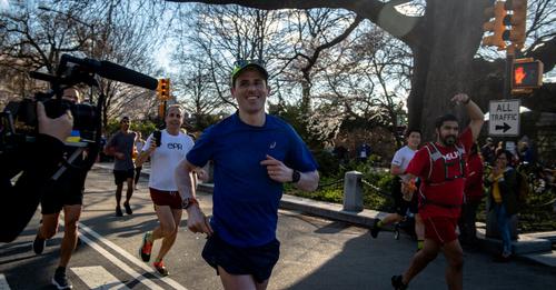 Georgie_hc's tweet photo. As an ultrarunner, Oz Pearlman took on a challenge he had contemplated for 12 years: running from Montauk to Manhattan. As a mentalist, he took on NFL locker rooms. https://t.co/y7FUx6DTYa