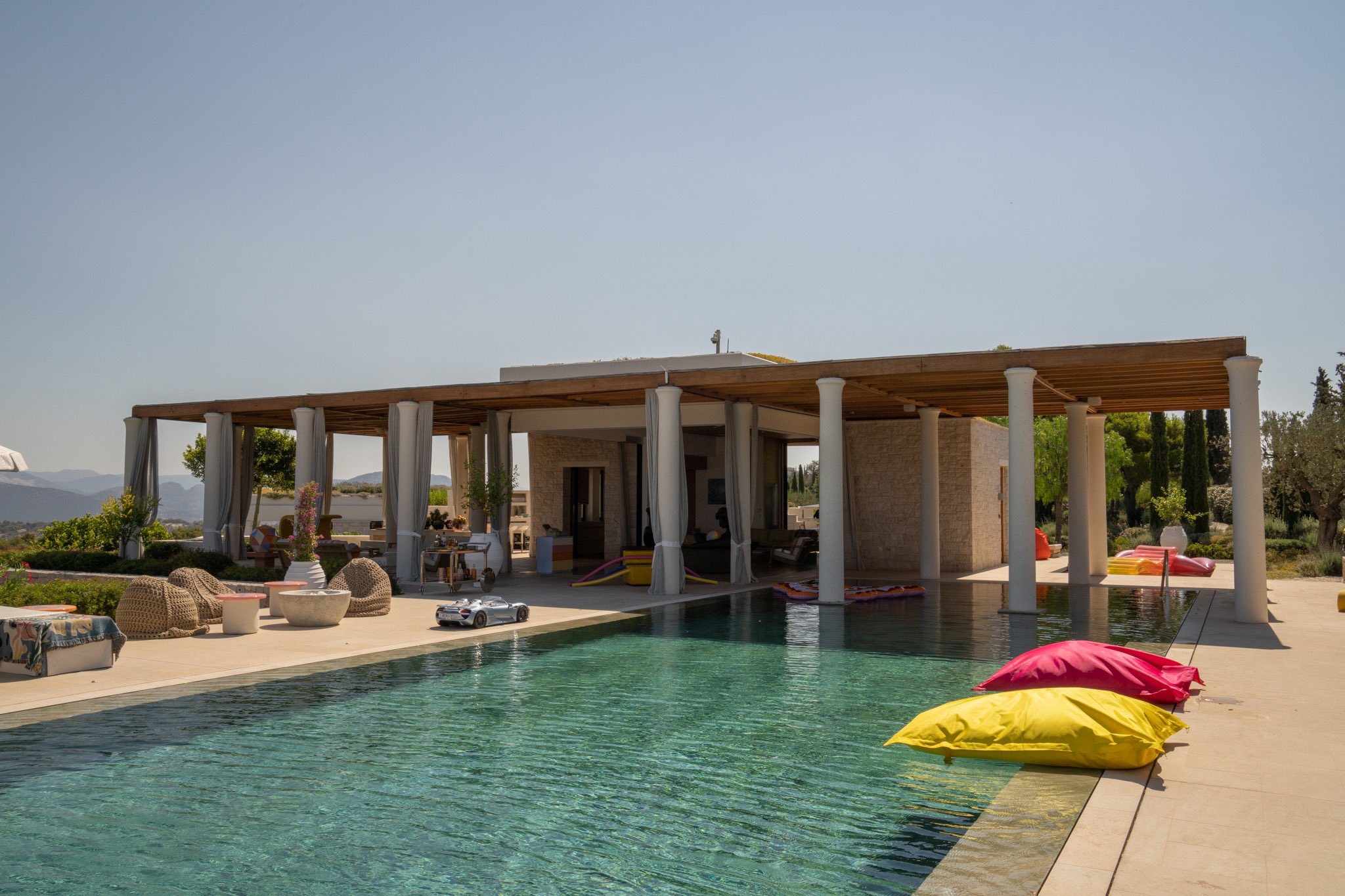 Zillow Gone Wild 🏡 on Twitter: "The home or uhhh commune from @netflix