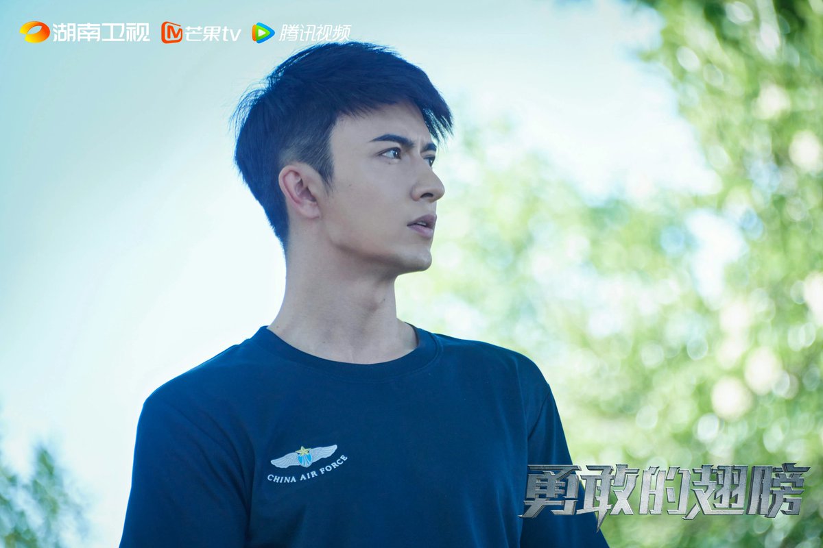 CdramaL's tweet photo. 「📸 | Drama moderno #PLAAirForce, estrelado por #ZhangWanyi, #FuDalong, #GaiYuexi, #Merxat, #ZuoXiaoqing e #GanLu lança novas fotos https://t.co/aKQ7TYFRs1