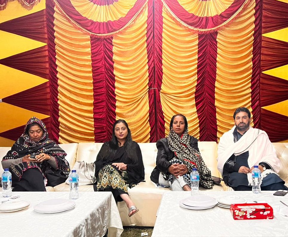 AliPPPLarkana's tweet photo. لاڑکانہ: پاکستان پیپلز پارٹی خواتین ونگ صوبائی سندھ کی ڈپٹی انفارمیشن سیکریٹری ایم پی اے ندا کھوڑو کی پیپلز یوتھ ونگ ضلع لاڑکانہ کے سابق صدر فدا حسین کھوسو کی جانب سے دیے گئے عشائیہ میں شرکت،
@KhuhroNida 
@fida_khosa https://t.co/JSeclbZaSC