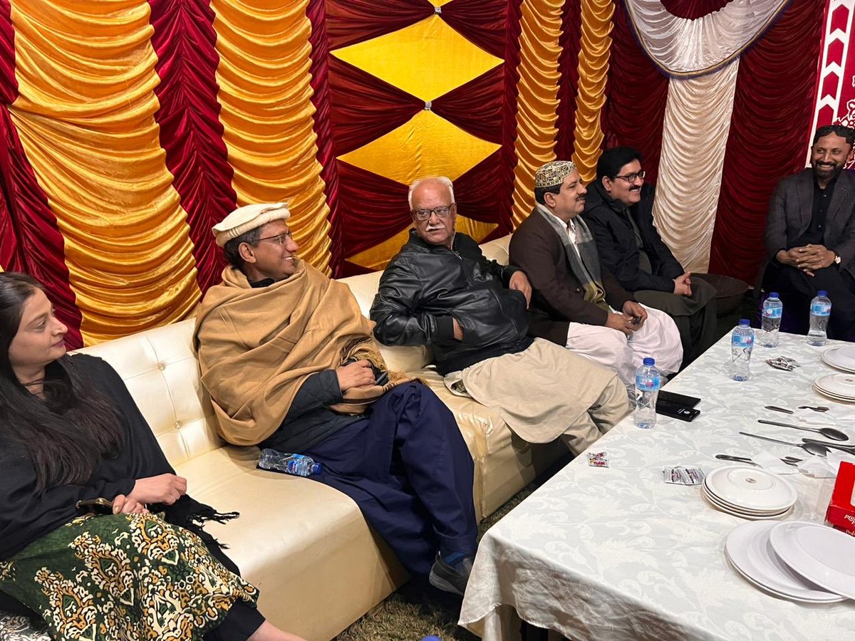 AliPPPLarkana's tweet photo. لاڑکانہ: پاکستان پیپلز پارٹی خواتین ونگ صوبائی سندھ کی ڈپٹی انفارمیشن سیکریٹری ایم پی اے ندا کھوڑو کی پیپلز یوتھ ونگ ضلع لاڑکانہ کے سابق صدر فدا حسین کھوسو کی جانب سے دیے گئے عشائیہ میں شرکت،
@KhuhroNida 
@fida_khosa https://t.co/JSeclbZaSC