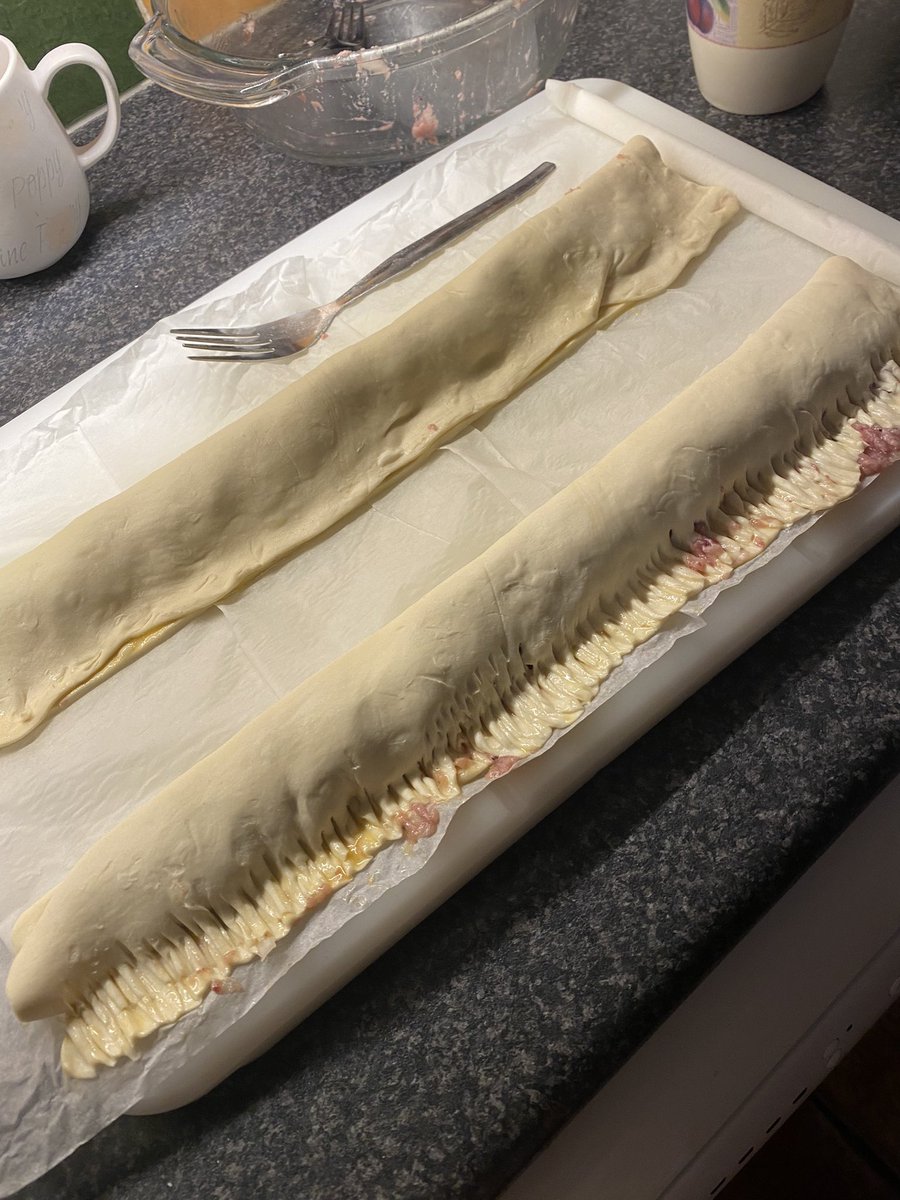 PicturskewPhoto's tweet image. When you have to use leftovers. #creativekitchen #festive #sausagerolls