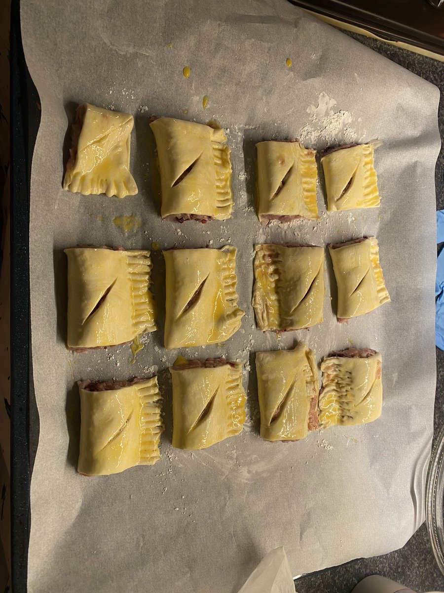 PicturskewPhoto's tweet image. When you have to use leftovers. #creativekitchen #festive #sausagerolls