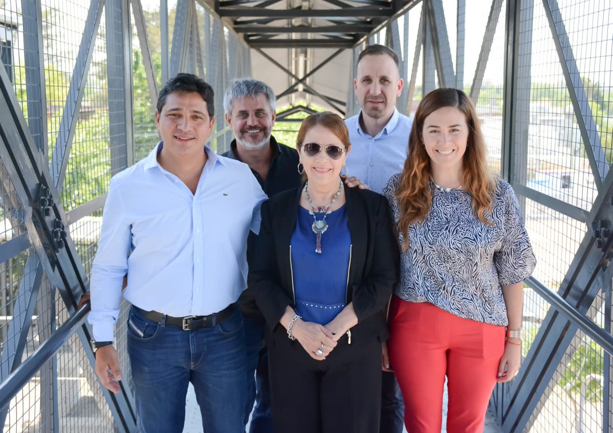 BLANCAHCANTERO's tweet photo. Me acompañaron @MartinMarinucci presidente de @trenesarg, @roalv55 vicepresidente de @trenesarginf, @gonzaloferretti gerente de la línea y @MaJimenaLopezOK  secretaria de gestión de transporte del @Mindetransporte . #PorUnPresidentePeronMejor https://t.co/RBNrYOo39R