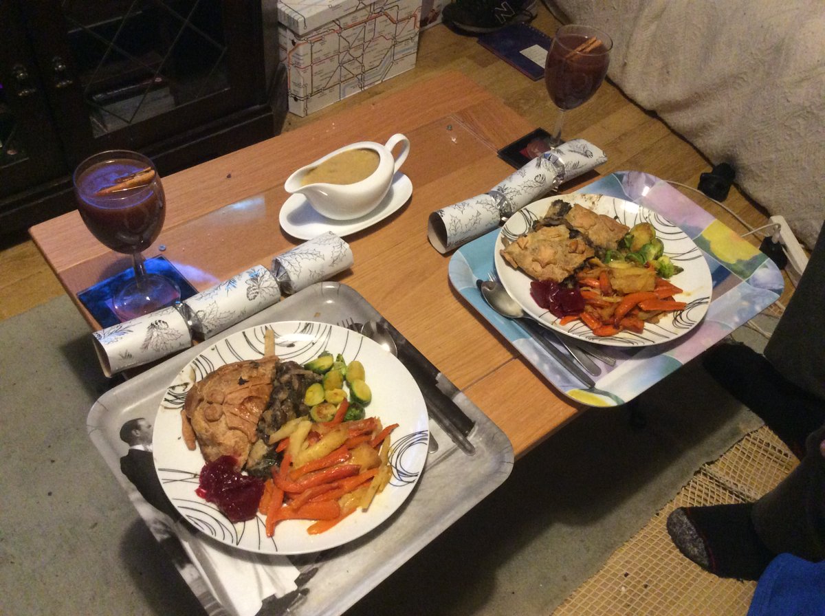 Charleston_Rat's tweet photo. We ended up having Christmas dinner two days late because of, as politely as I can phrase it, "exceptional circumstances from work". Regardless, here's my Christmas #ChefRat for the year. Unfortunately, the wellington cracked open but it was delicious nonetheless π
π§βπ³π https://t.co/VBWPBY4anI