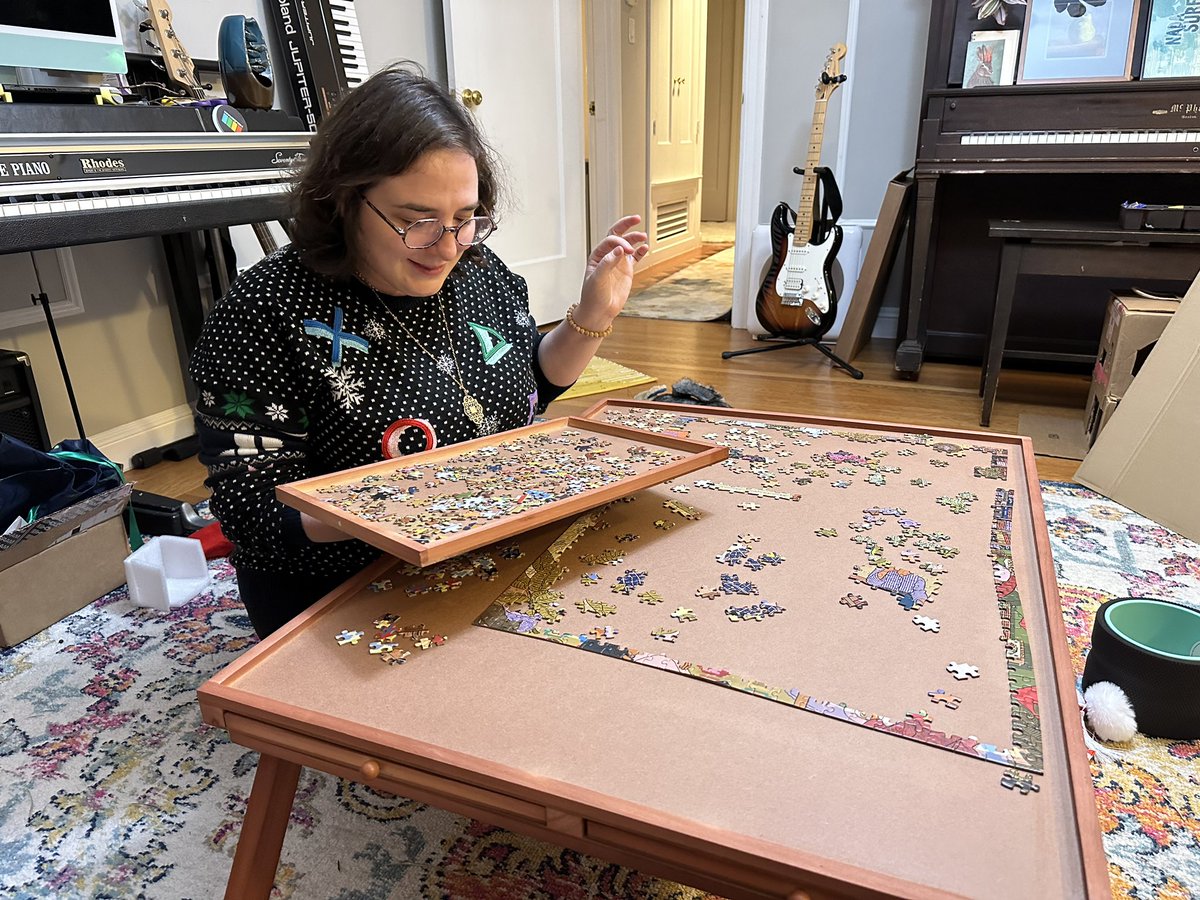 shawnethegirl's tweet photo. Thanks to a heaping dose of hyper-fixation, a love for a tangled ball of yarn, and ocd…I plowed through two 1000 piecers in 72 hours. This puzzle table was an excellent gift tho. Awesome for organizing pieces. I can now use the dining table for dining again. https://t.co/RvkOh6AfdW