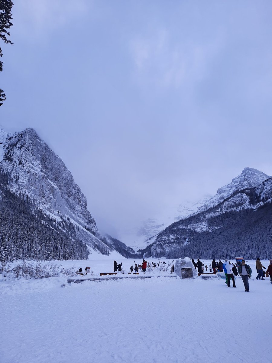 ybi71's tweet image. Lake Louise🏞
人生初アイススケート😳❄️❤️
湖が凍って自然のアイススケート場になってた☃️
スケートしてる時大雪やったけど終わってからめちゃ晴れた🤣