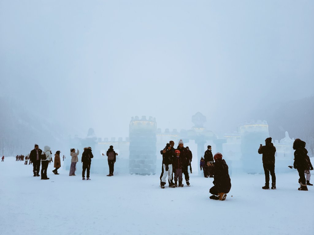 ybi71's tweet image. Lake Louise🏞
人生初アイススケート😳❄️❤️
湖が凍って自然のアイススケート場になってた☃️
スケートしてる時大雪やったけど終わってからめちゃ晴れた🤣