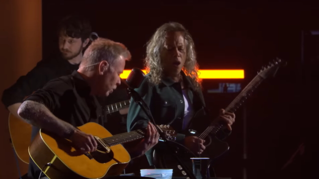 BLABBERMOUTHNET's tweet photo. Watch Pro-Shot Video Of METALLICA Performing Acoustic Cover Of THIN LIZZY's 'Borderline' https://t.co/1RewqHE81X https://t.co/uDr4jLWAql
