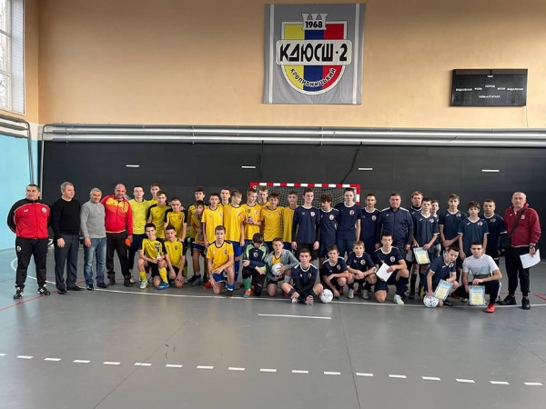 FcZirka's tweet photo. Команди Академії кропивницької «Зірки» всіх вікових категорій продовжують тренування та участь в товариських турнірах. Передріздвяний турнір відбувся 24 грудня на базі КДЮСШ № 2 за сприяння Управління молоді та спорту Кропивницької міської ради та КОАФ. 
https://t.co/LjjCNbUI2q https://t.co/qtkbBYMPpw