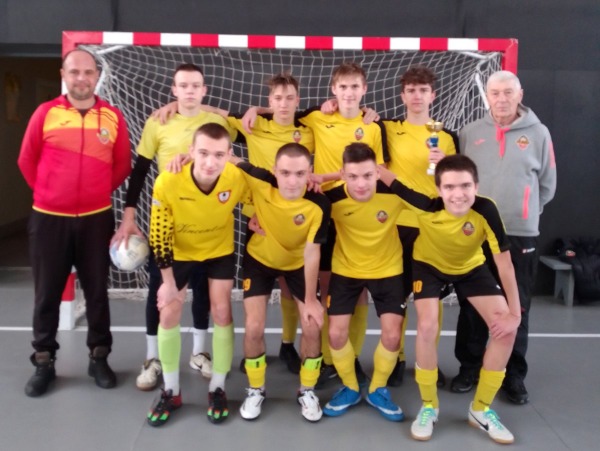FcZirka's tweet photo. Команди Академії кропивницької «Зірки» всіх вікових категорій продовжують тренування та участь в товариських турнірах. Передріздвяний турнір відбувся 24 грудня на базі КДЮСШ № 2 за сприяння Управління молоді та спорту Кропивницької міської ради та КОАФ. 
https://t.co/LjjCNbUI2q https://t.co/qtkbBYMPpw