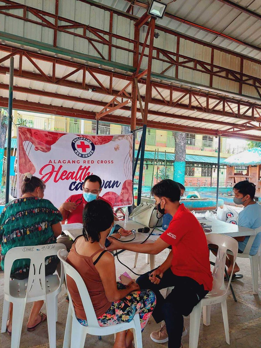 philredcross's tweet photo. Noveleta was one of the cities heavily affected by #PaengPH last October. To celebrate the holidays, Philippine Red Cross, through its Cavite Chapter, sent our Health Caravan to Brgy. San Antonio 2!
#PHRedCrossCares https://t.co/mMtAP4C2tA