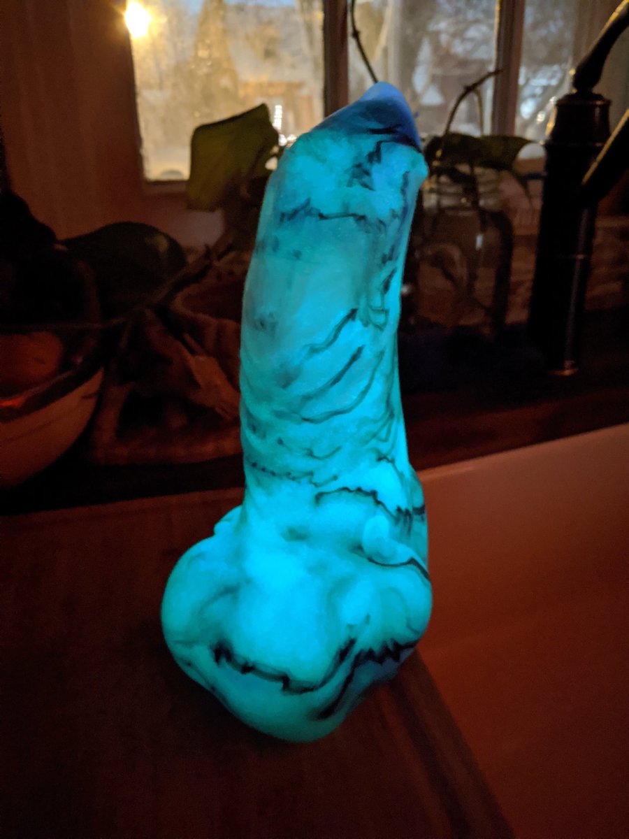 After experiencing The Day After Tomorrow in Buffalo, I can show off my bday/Xmas present! 🥰🧡 I'm a sucker for the black/white/greyscales.