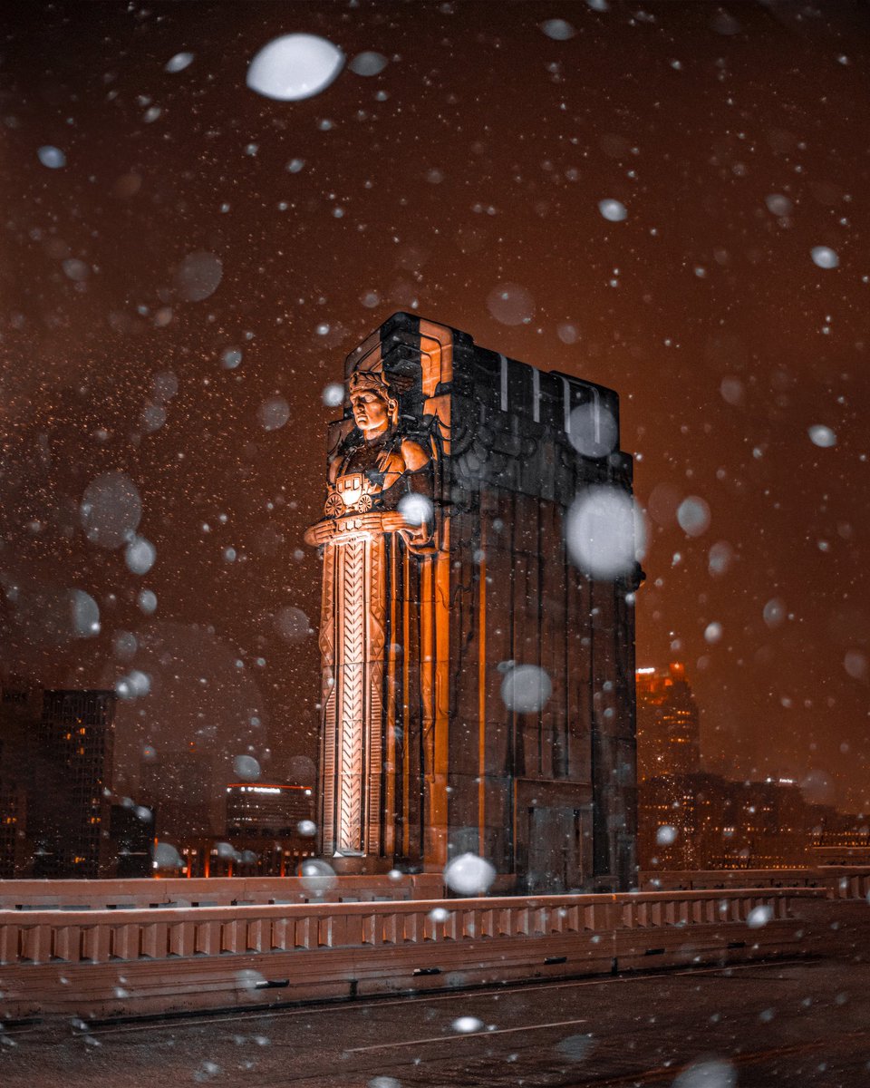 RT @alexfarmerphoto: Snow falling by the guardians in Cleveland, Ohio. https://t.co/sOHQ7xhHNR