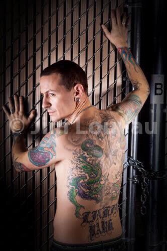 seashells_182's tweet photo. @LPLive Yes, I bought it for myself &amp; it's being framed. From the famous Jim Louvau, his first photo of a musician he ever photographed was Chester, then he never put his camera down. This is not his first shot, but the one I wanted. Check him out, he has some amazing shots of musicians https://t.co/U9NjmeRZmU