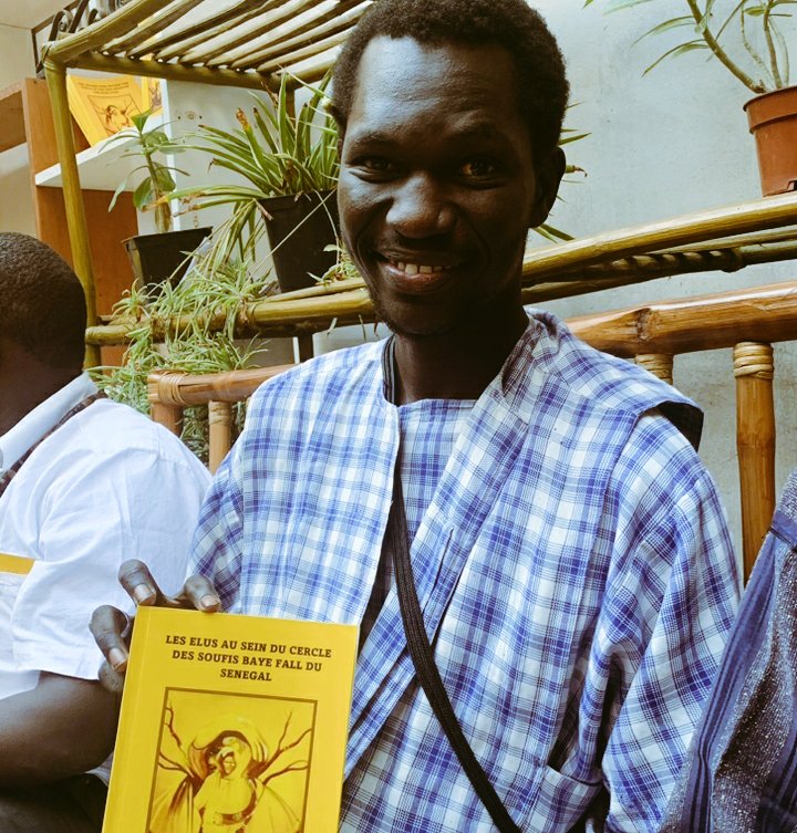 #Titre : Le élus au sein du cercle Soufis Baye Fall du Sénégal J'ai vraiment aimé ce livre 🥰🥰🥰 Écrit par Baye Demba Sow ( Ndigël ) auteur de Jazbul murid qui est selon moi la plus parfaite traduction de l'original en ce moment ! (Traduction et explication) #Baye_Demba_sow