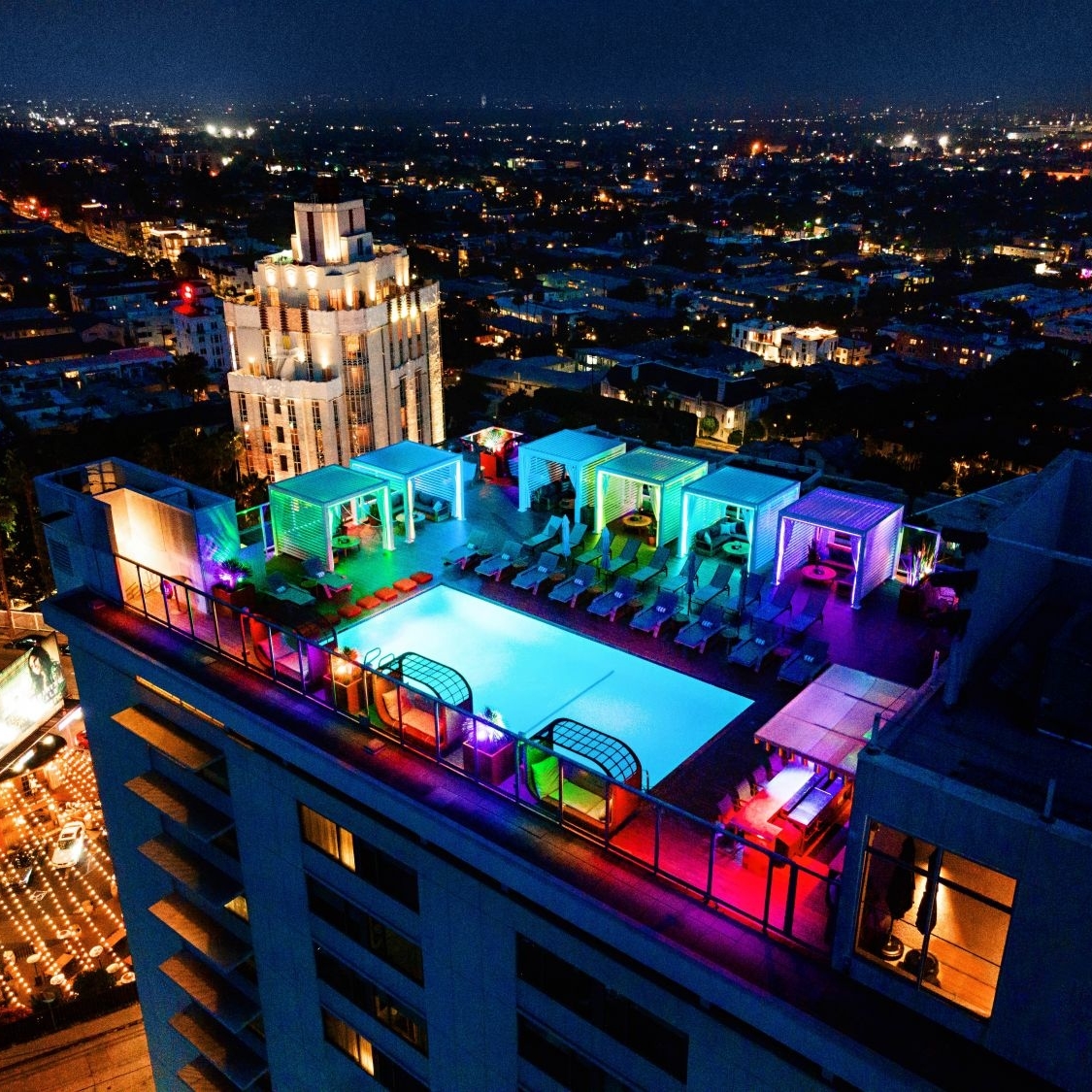 GayTravel's tweet photo. The Andaz West Hollywood has everything you need for a memorable trip to spectacular SoCal! As the very first hotel on the Sunset Strip, Andaz WeHo is chock full of history and the local culture that makes LA so special: https://t.co/PiTuMbHvMW #gaytravel https://t.co/4nm5DvcnG4