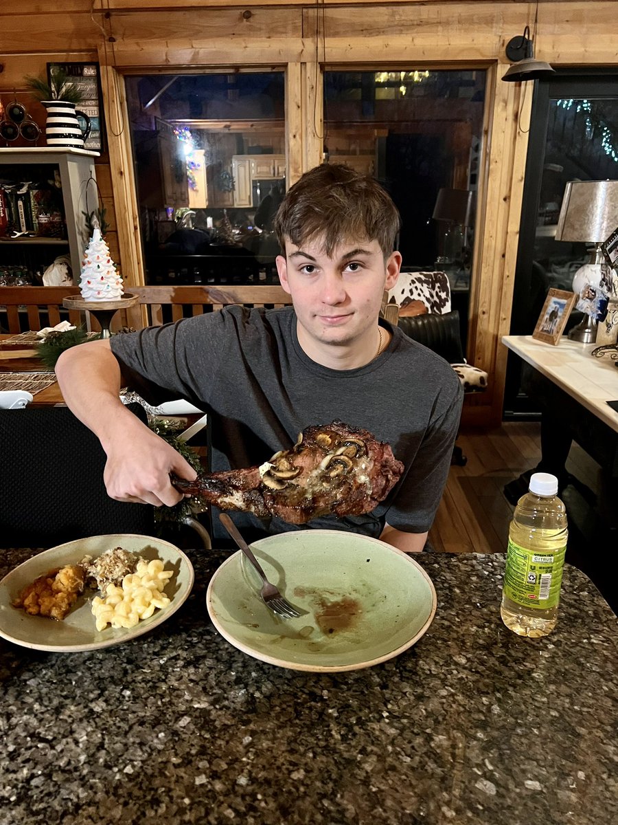 MPetey's tweet photo. Happy 20th Birthday @Petersongavin6 ! https://t.co/ArPiJWeZTN