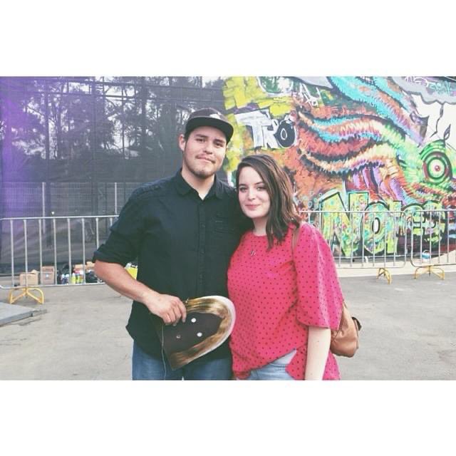 <a href="/ClubFonograma/">Club Fonograma</a> marcó mi vida. No creo que <a href="/Nrmal/">NRMAL</a> hubiera sido lo que es sin CF y toda su comunidad. 
En 2014 por fin nos conocimos en persona en un VL viendo a <a href="/HeladoNegro/">Helado Negro</a>, después del show de <a href="/soy_juanamolina/">juana molina</a>, y tomamos esta foto. Gracias por tanto Carlos, descansa en paz 🤍✨.