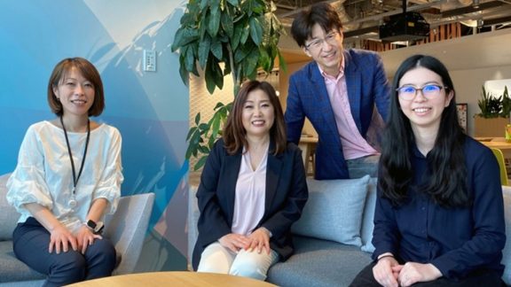 VMware_Japan's tweet photo. 2022 年に大きな反響✨を呼んだ SNS 投稿 TOP10🎗️
Top8️⃣ は 社会貢献の意識を高めて大きなパワーに 「VMware Foundation」が推進するコミュニティ支援の輪🤝✨
https://t.co/tUupQ3EzMC
#VMwareFoundation https://t.co/dWFW8bzAwP
