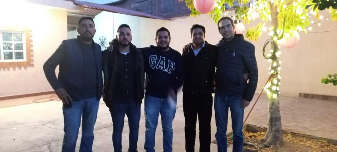 compaalain's tweet photo. Amigos desde 2003 #NormalTorreon #Matamoros #VacacionesEnTorreon #Profes https://t.co/L9Ei8HCBXc