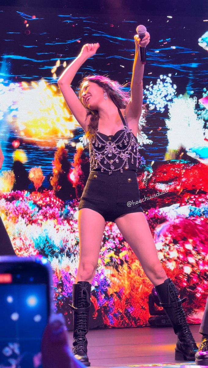 heechuusdubu's tweet photo. (cropped correctly this time) #SUNMI #SUNMIinSF #SUNMI_TOUR_GOODGIRLGONEMAD @miyaohyeah https://t.co/jtlIoU1vZG