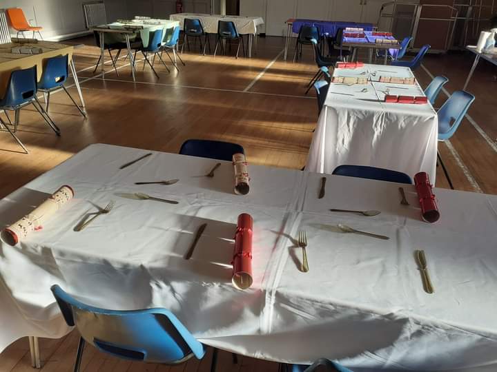 ChatHelping's tweet image. Thank you to Rev Turner, Rev Tetley and Ros Baxter for helping us deliver 62 Christmas meals, a buffet for 50, and Christmas presents to local children on Christmas Eve. We were supported by @coopuk @HessleTeamMgr and @AllSaintsHessle We even had a visit from Santa!