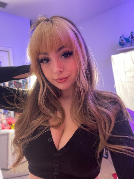 Watch rows's leaked NSFW photo on TwXstars