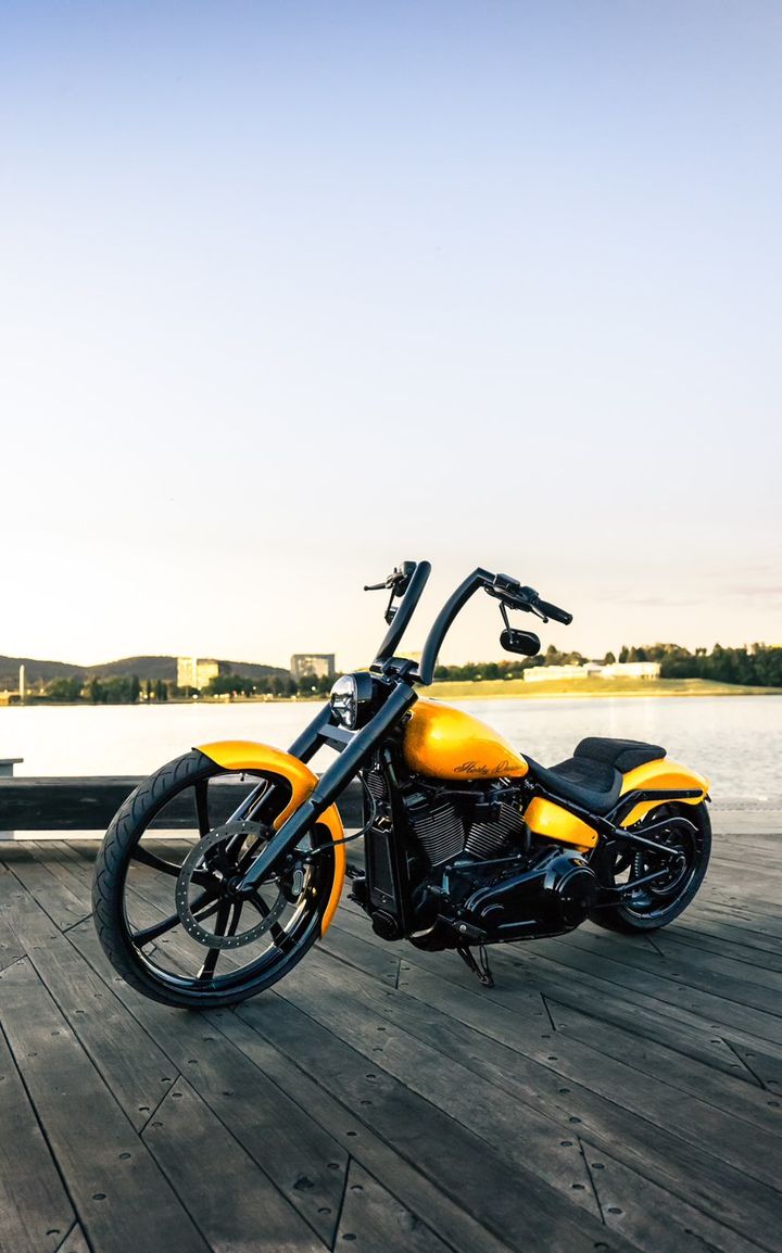 Smt_MachiningCo's tweet image. Our friends from down under know what's up. @larkey_86 sent us this 2018 Breakout running our SMT Imitator wheels with matching Rotors and Pulley. Good on you, it does look mint. #aussiebuild #australia
•
#smtwheels #ridewiththebest #harleydavidson #harley #motorcycle #topshelf