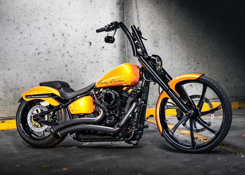 Smt_MachiningCo's tweet image. Our friends from down under know what's up. @larkey_86 sent us this 2018 Breakout running our SMT Imitator wheels with matching Rotors and Pulley. Good on you, it does look mint. #aussiebuild #australia
•
#smtwheels #ridewiththebest #harleydavidson #harley #motorcycle #topshelf