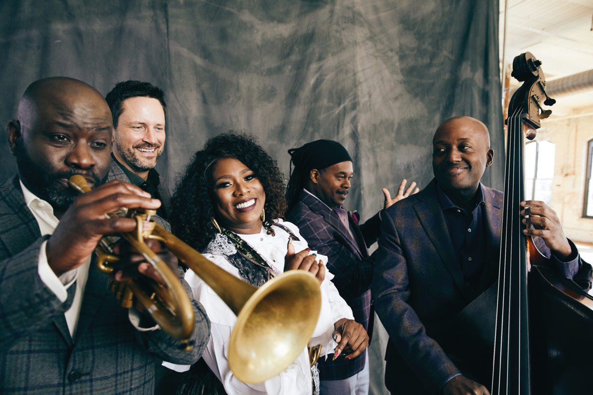 oxfordamerican's tweet photo. “Ranky Tanky is an ancestral funk band. Their members are variously jazz and gospel trained, but as a collective, ancestral funk is their genre.”
—We’re celebrating @Ranky_Tanky’s recent GRAMMY nom with @zfelice’s essay from #Issue107!
https://t.co/YBul8MPzek
📸 Sully Sullivan https://t.co/1rIhBBqRPL