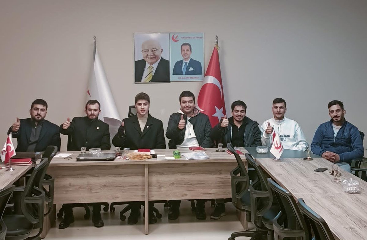 Başakşehir Gençlik Kolları olarak haftalık olağan toplantımızı gerçekleştirdik. Toplantıda alınan kararlar hayırlara vesile olsun.

<a href="/MMusaGul/">Musa Gül</a> <a href="/av_mustafaozer/">Av. Mustafa ÖZER 🇹🇷</a> <a href="/gencrefahist/">Genç Refah İstanbul</a> <a href="/gencrefah/">Genç Refah</a> #Erbakan #YenidenRefah