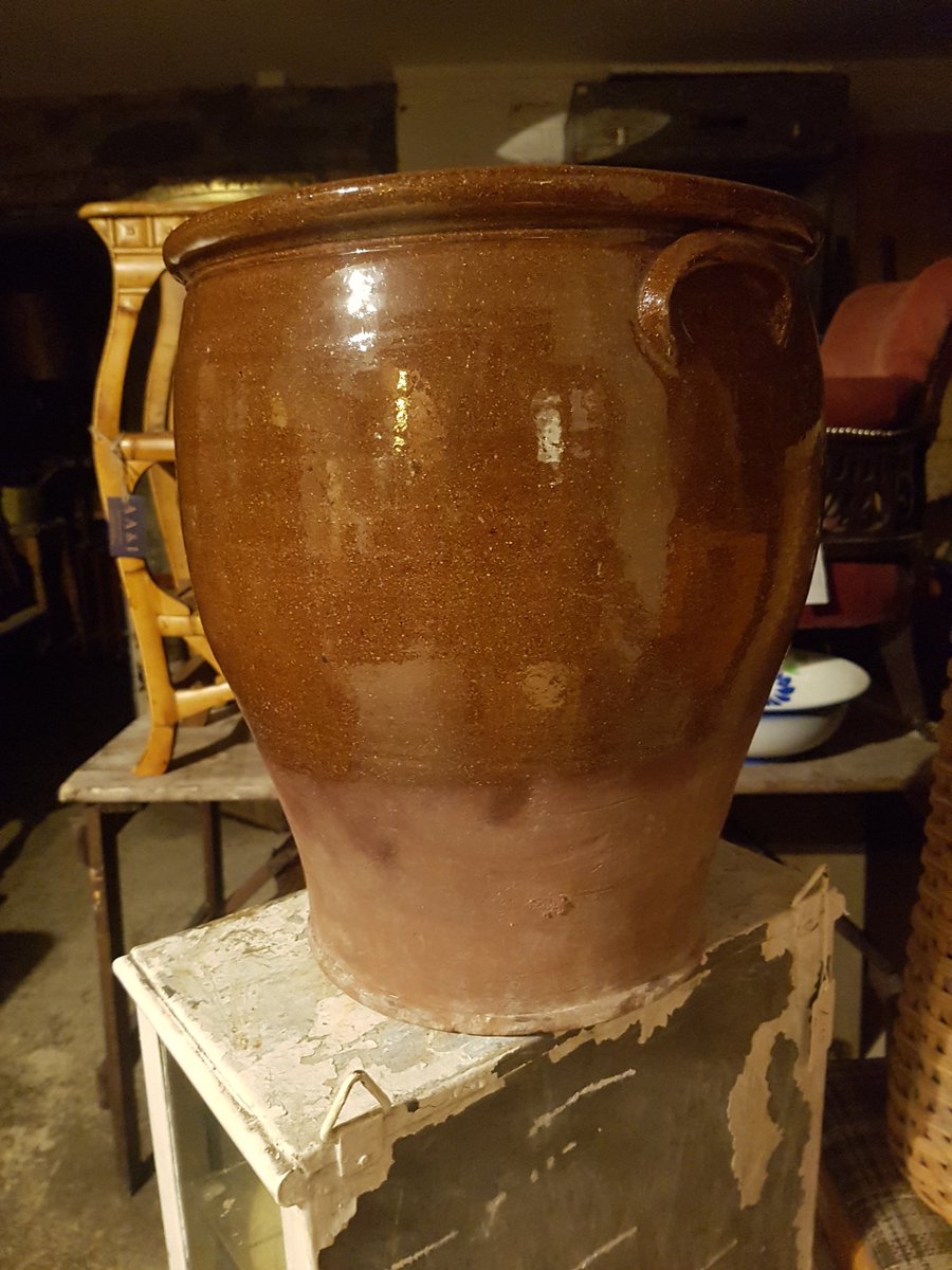 angleseyantique's tweet photo. A slip glazed Anglesey preserve pot, inside is duck egg blue glaze,..half glazed exterior to become an earth fridge...£40
#sjorfordantiques #31castlestbeaumaris https://t.co/wk6JJ4IVEP