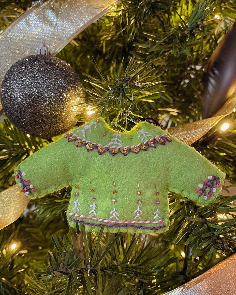 livrosedorothy's tweet photo. It’s Christmas jumper day 🎄 #feltwork https://t.co/Hrrgb9lbID