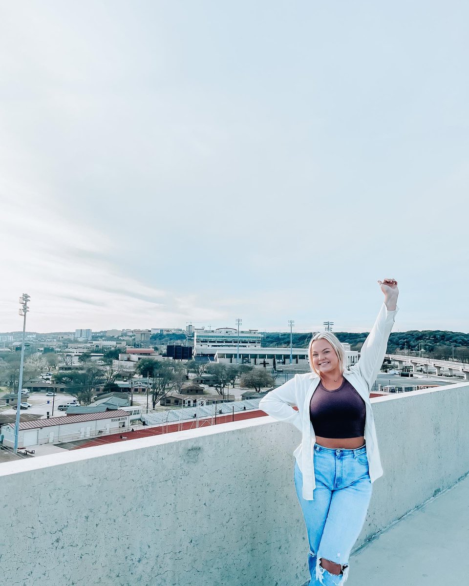 CollegeTownTXST's tweet photo. Havens got the VIEWS😍

The earlier you sign, the better chance you have at your favorite view!

Premium Views: 🌁
- Courtyard
- 5th Floor
- Track and Field

Come tour today and pick your favorite! Your last chance at the B1 Special is just around the corner! Sign for $819 today! https://t.co/WsMwiYd5AL