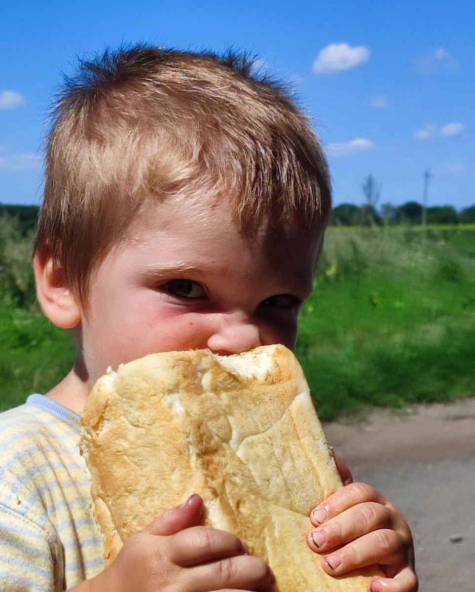 ❗Wunder gesucht❗
Ich suche für eine Bäckerei in #Kyiv (Good bread), die für Menschen in Not Brot backt &amp; sie bis ins Krisengebiet bringt, eine Planetenrührmaschine (Teigknetmaschine) mit einem Fassungsvermögen von ca. 100Liter. Hat irgendwer zufällig eine im Keller stehen, oder