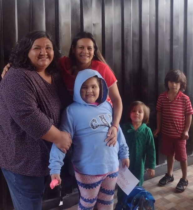 Pues se logró que las dos que se conocieron gracias a #LHT se vieran por 20 minutos y que las bendiciones jugaran con todas sus energías el mismo tiempo.

Querer es poder, fue bueno abrazarte mi <a href="/Nusly86/">Nusly Vega</a> y darte las gracias en persona.

Feliz regreso a México, siempre te queremos