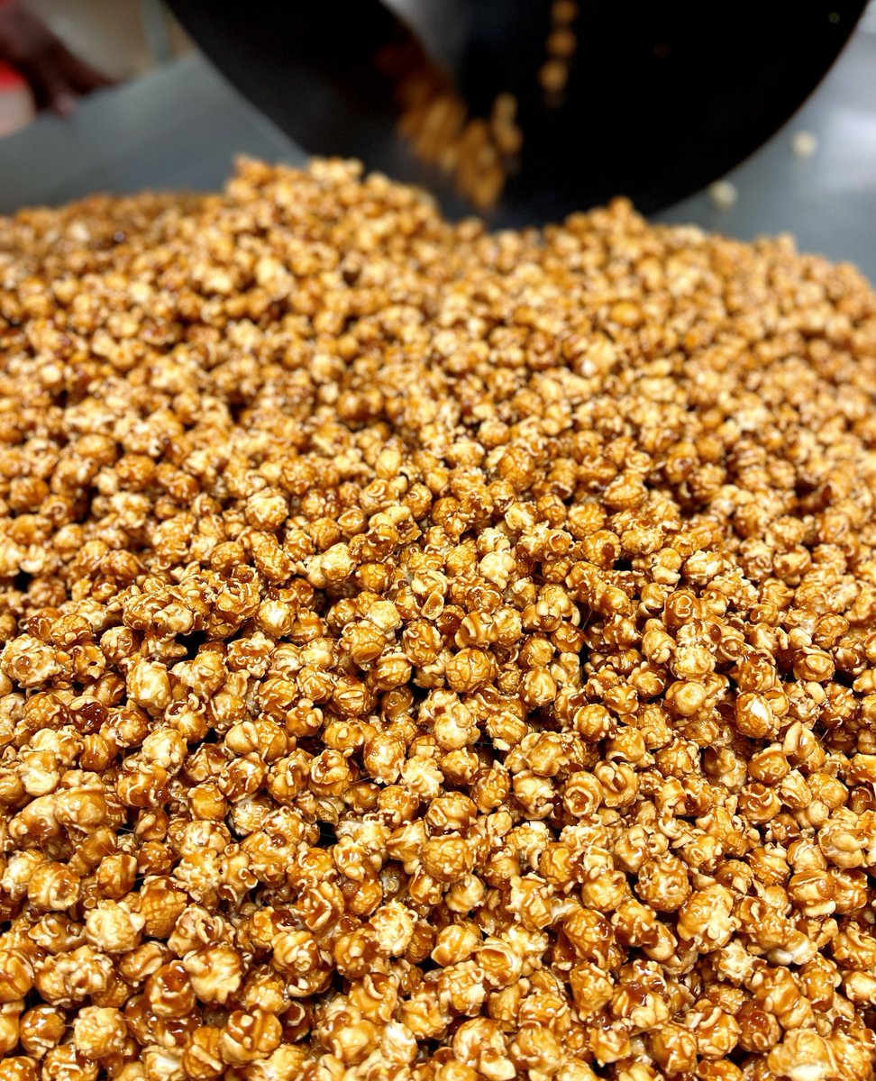AFGPopcorn's tweet photo. Did you know we make all our gourmet popcorn by hand? We mean it when we say fresh! 🍿❤️

#caramelcorn #handmade #local #popcorn #caramel #orderonline #gourmetpopcorn #americasfavoritepopcorn https://t.co/e1PRCtbegs
