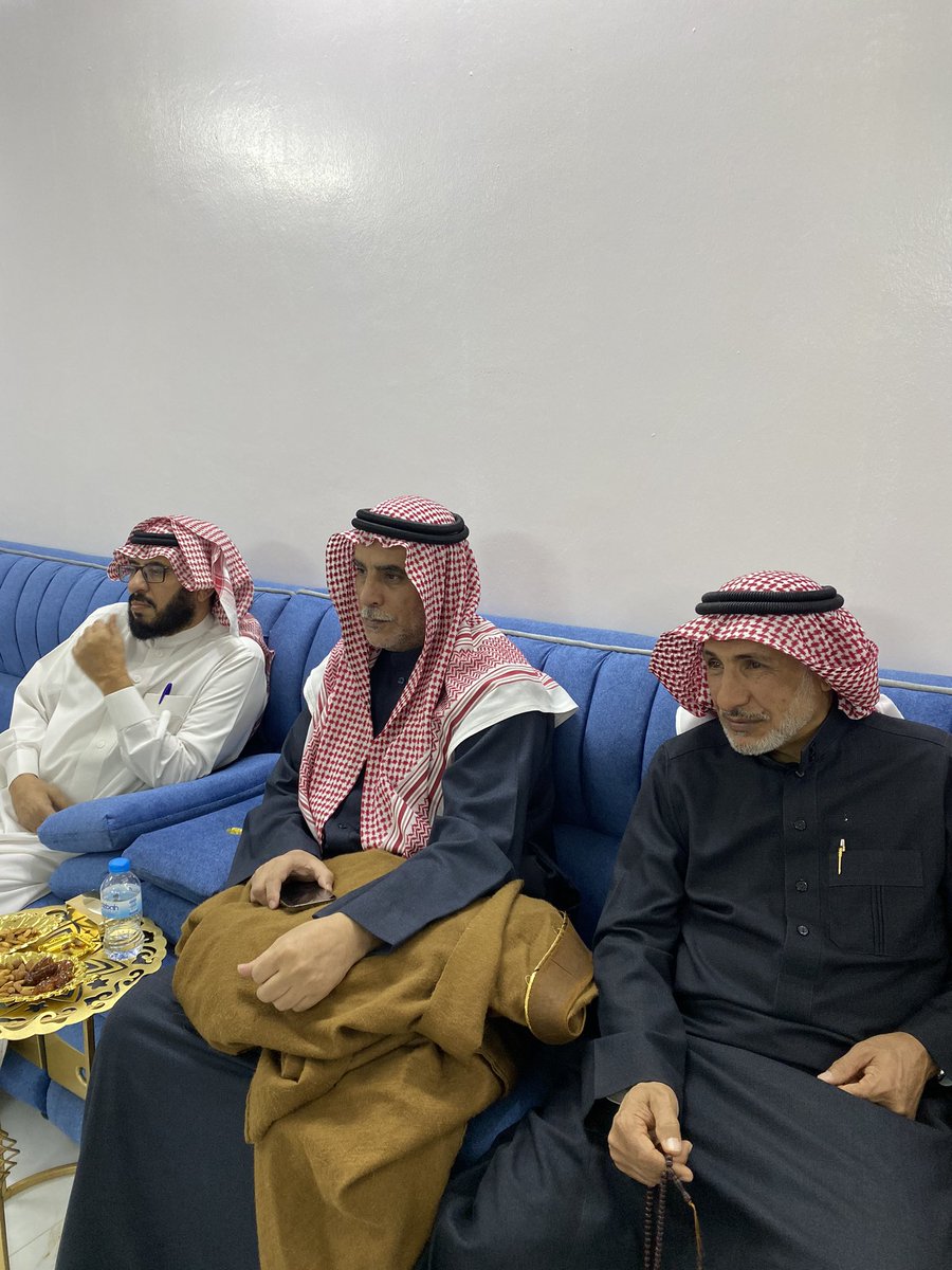 tat_1222's tweet photo. حنا ثقيف اللي كتبنا الوحي بالكف العفيف...
الله خلقنا أصحاب رأي ولا خلـق فينا إمعة ...
الأرض من تاريخ والوجهات الأربع من ثقيـف...                                والمجد وجهة خامسة ملـك الجهـات الأربعـة...👌🏻 https://t.co/sMlgXUuzxV