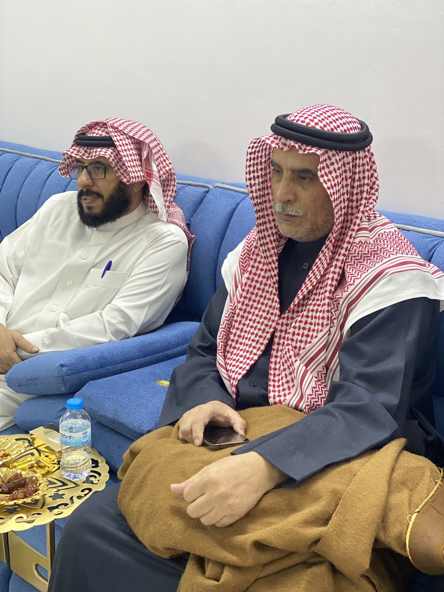 tat_1222's tweet photo. حنا ثقيف اللي كتبنا الوحي بالكف العفيف...
الله خلقنا أصحاب رأي ولا خلـق فينا إمعة ...
الأرض من تاريخ والوجهات الأربع من ثقيـف...                                والمجد وجهة خامسة ملـك الجهـات الأربعـة...👌🏻 https://t.co/sMlgXUuzxV