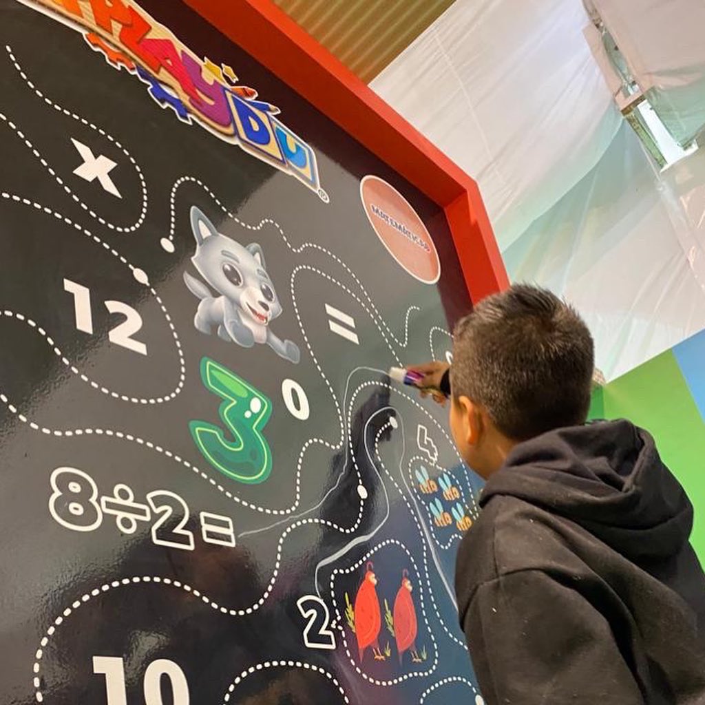 JuguetonAzteca's tweet photo. ¿Ya conoces lo que #applaydu de #KinderSorpresa tiene para ti en la villa del #JuguetónAzteca? https://t.co/rNIPAvD73U
