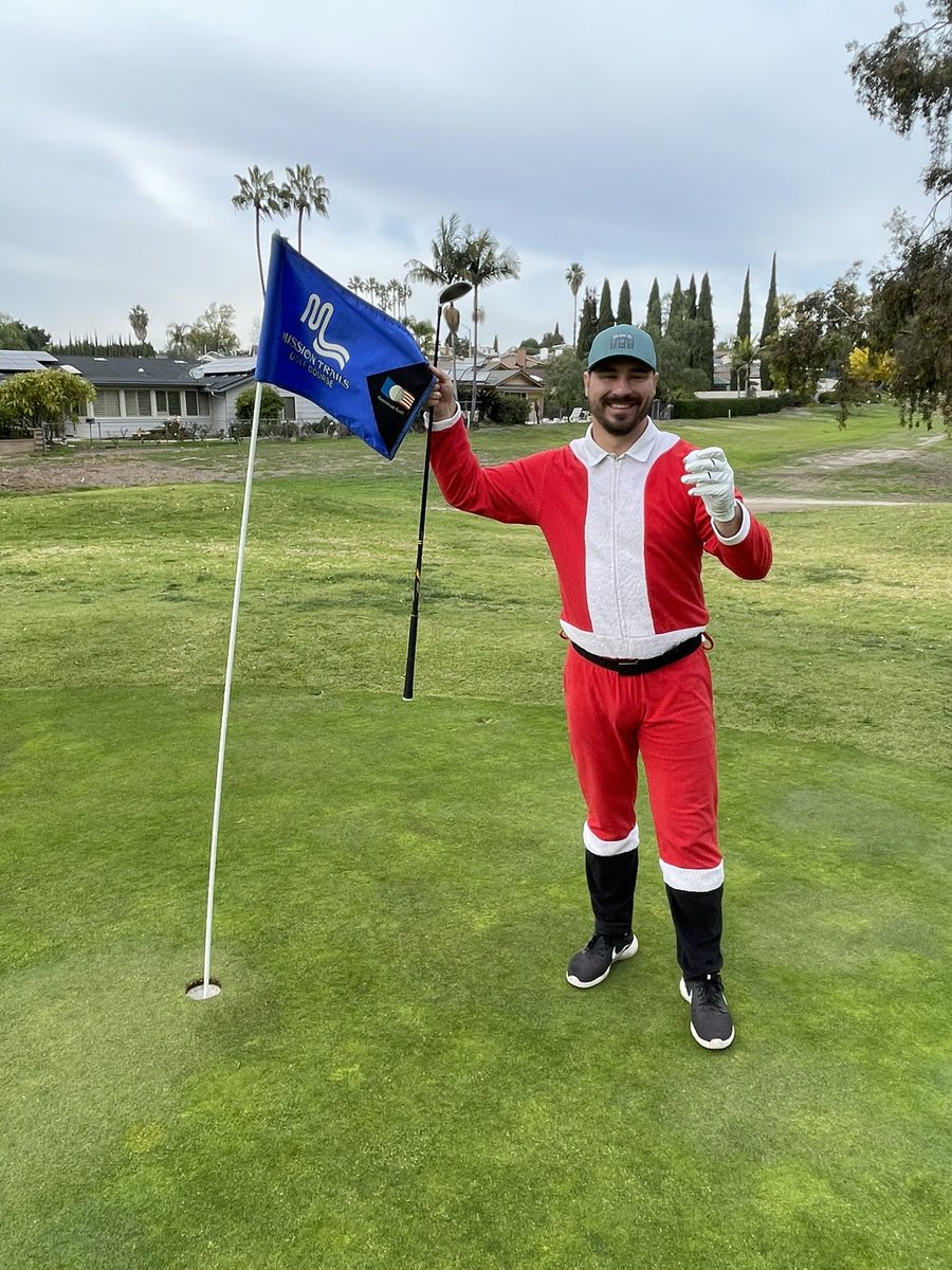 KevinTweets__'s tweet photo. My friend just made albatross on number 1 handicap hole in a Santa costume. 8 witnesses!! @RiggsBarstool @ForePlayPod @barstoolsports @BarstoolTrent https://t.co/NnbPcGN86U