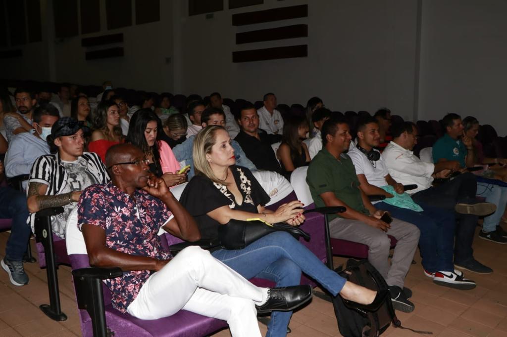 InsCulturaMeta's tweet photo. Estamos transformando la #Cultura al servicio de la gente. Hoy tuvimos la oportunidad de compartir los resultados de las 55 metas trazadas en el plan departamental de desarrollo, ejercicio que, sin el apoyo de todos ustedes, no sería posible cumplir. 💚🫶🏻

#RendicionDeCuentas2022 https://t.co/fAWJJkivb2