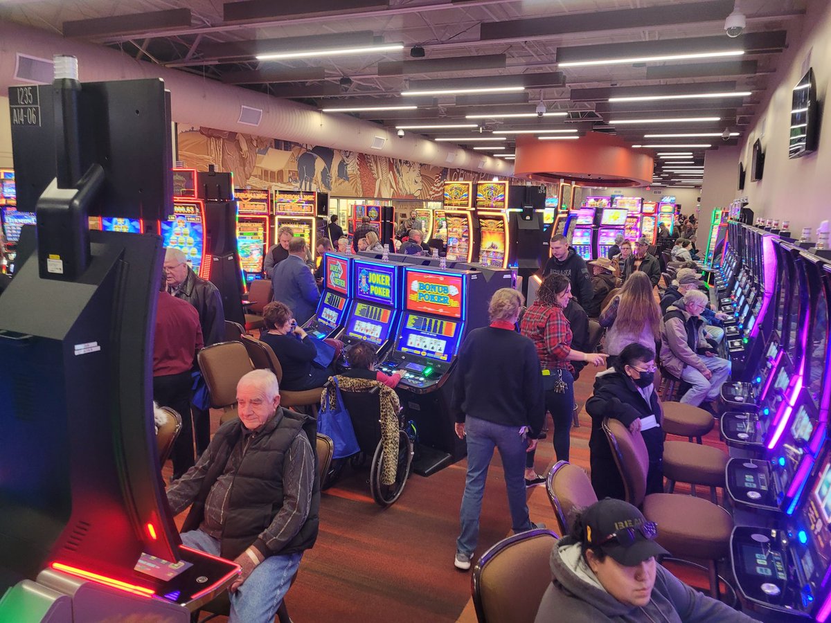 Not many casinos have a mural of Thoroughbred racehorses, a Hampshire pig and a Hereford steer. But Fon does! And I'm damn proud of it. Our temporary/concourse casino opened today. grandislandresort.com <a href="/FonnerRacing/">Fonner Park Racing</a>