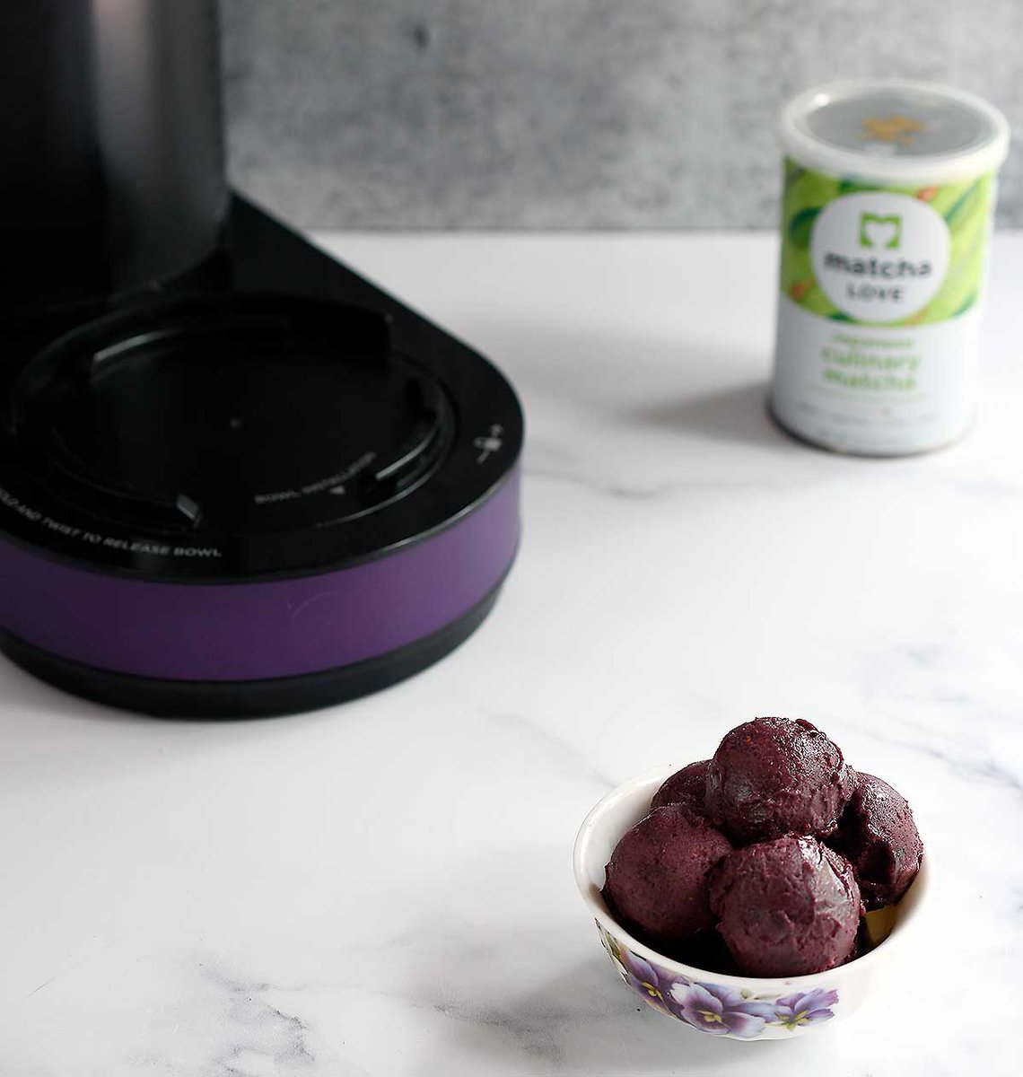 Blueberry Matcha Green Tea Ice Cream: Is it a smoothie bowl or a dessert? 

Well, it can be either! With oats, dates, blueberries. and sweetened with dates this can be anything you want it to be.

Get the recipe here: healthyslowcooking.com/matcha-green-t…

#ninjacreami #veganicecream