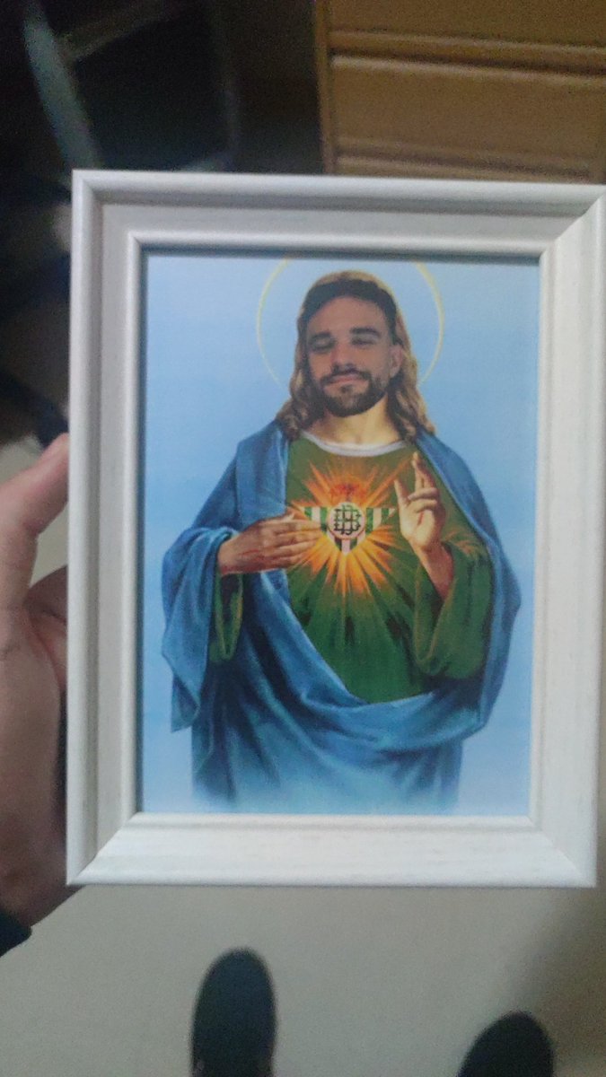 jomave2001's tweet photo. Hoy me han dao mi regalo de amigo invisible y @PatriLaOriginal se ha sacao la polla:
@illojuan y el betis 

lo he enmarcao y to https://t.co/R6h5jt7zbD